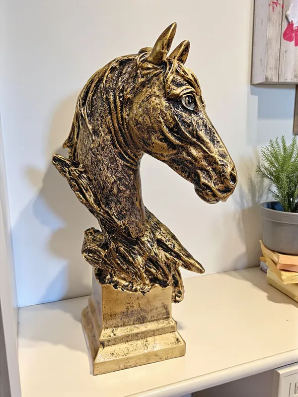 Gold_Fiber_Poly_Resin_Premium_Horse_Statue