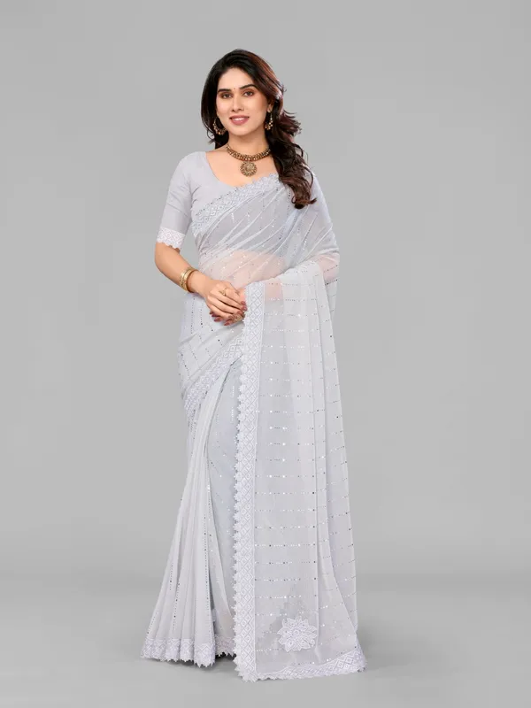 Mirror_Majesty:_Zari_Fabric_Saree_with_Chemical_Lace_Detailing