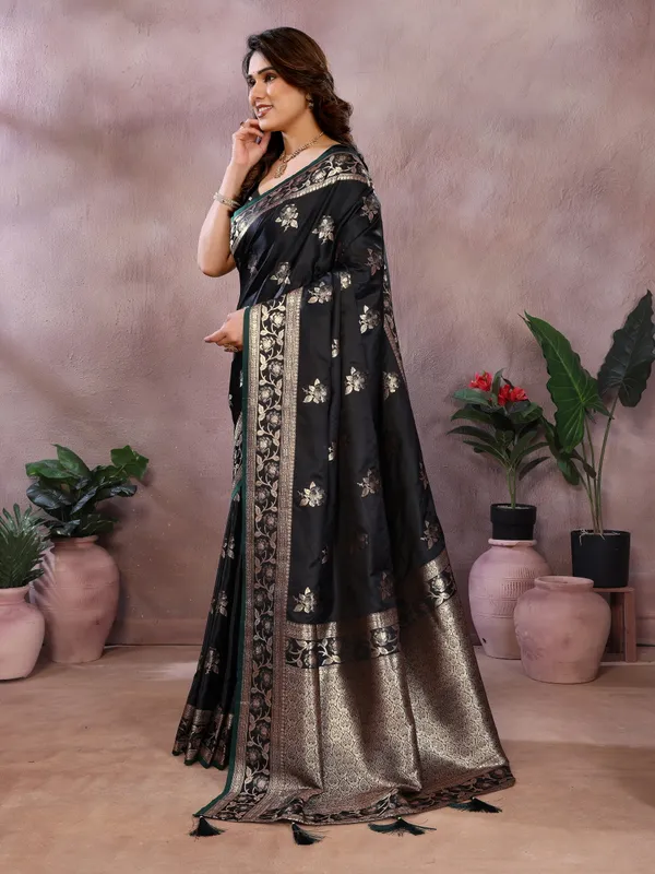 Luxury_in_Every_Thread_Jacquard_Sarees_&_Blouse_Pieces