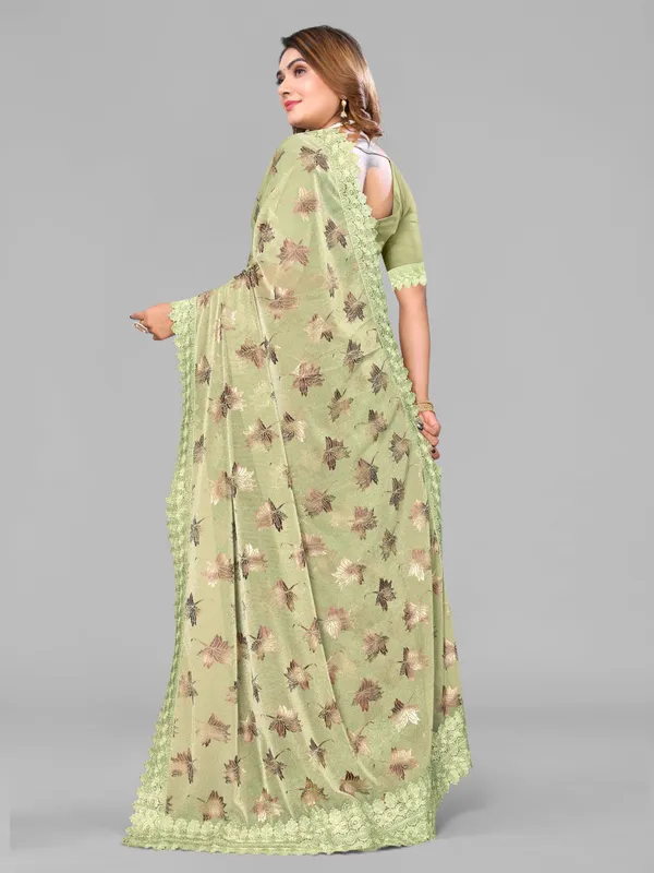 Foil_Work_Saree_in_Rich_Zari_Fabric_with_Intricate_Chemical_Lace