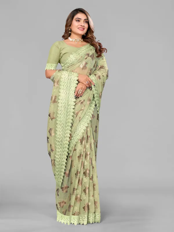 Foil_Work_Saree_in_Rich_Zari_Fabric_with_Intricate_Chemical_Lace