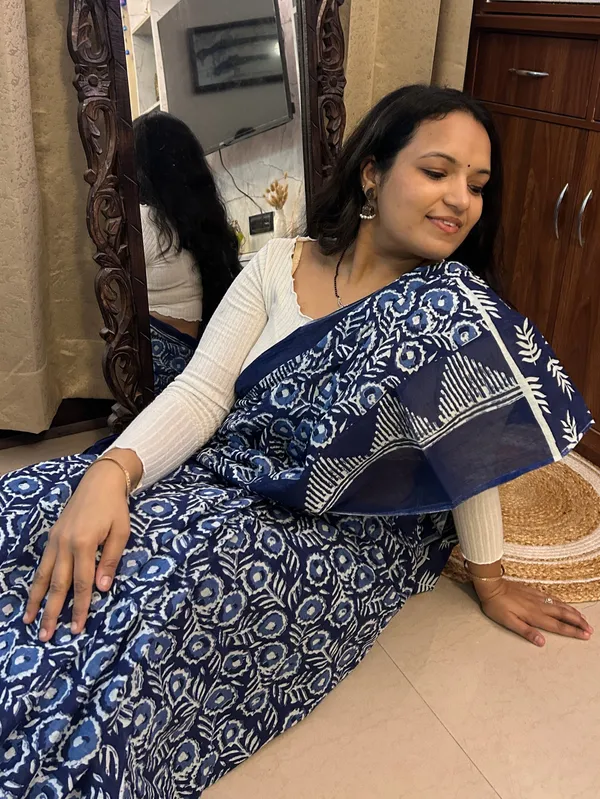 Navyblue_Cotton_Printed_Saree_With_Blouse_Piece_For_Women_&_Girls