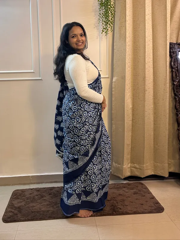 Navyblue_Cotton_Printed_Saree_With_Blouse_Piece_For_Women_&_Girls
