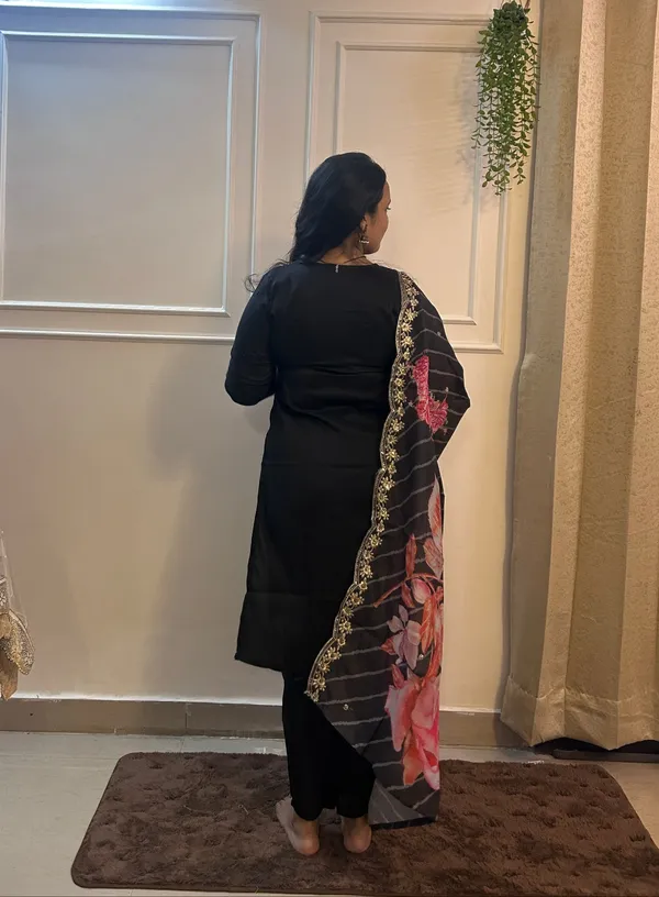 Black_Muslin_Printed_Plain_Suit_Set_With_Printed_Dupatta_For_Women_&_Girls