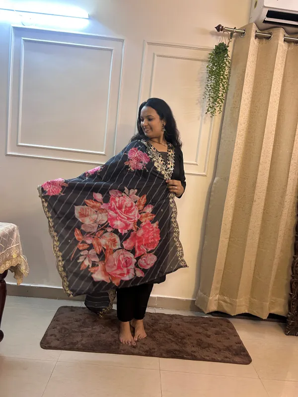 Black_Muslin_Printed_Plain_Suit_Set_With_Printed_Dupatta_For_Women_&_Girls