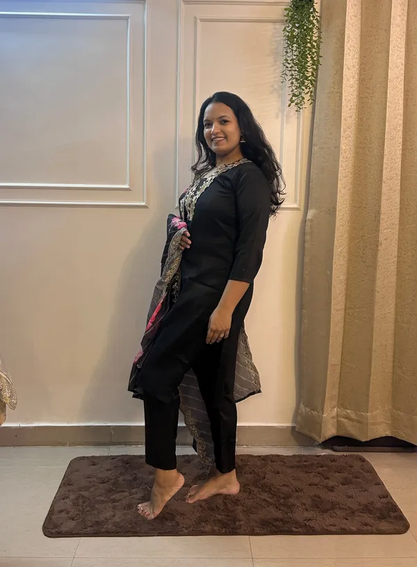 Black_Muslin_Printed_Plain_Suit_Set_With_Printed_Dupatta_For_Women_&_Girls