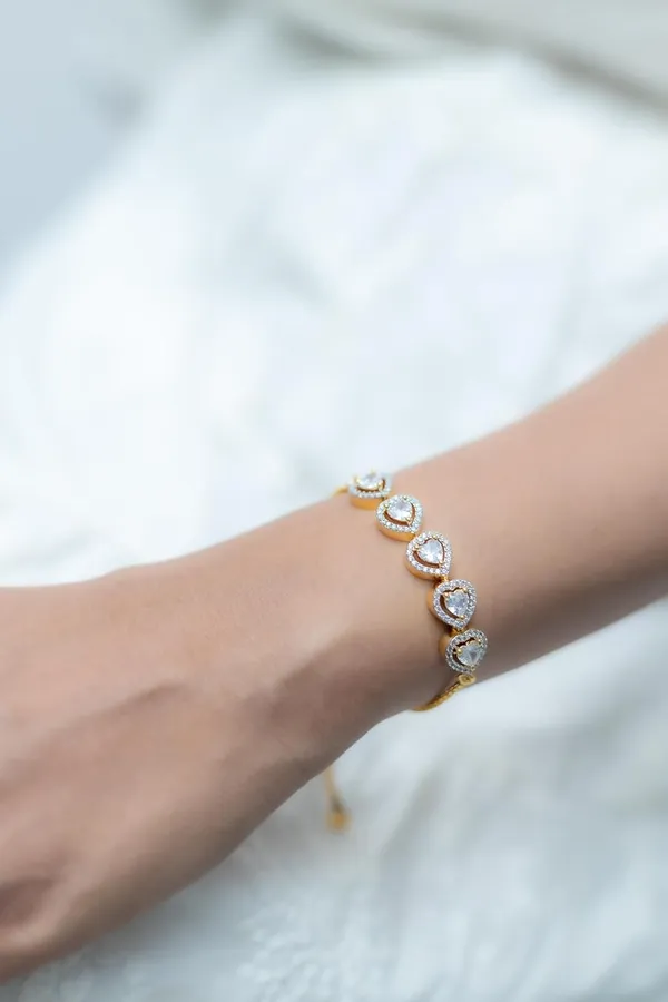 Gold_18Kt_Plating_Heart_Cubic_Zirconia_Diamond_Bracelet_For_Women