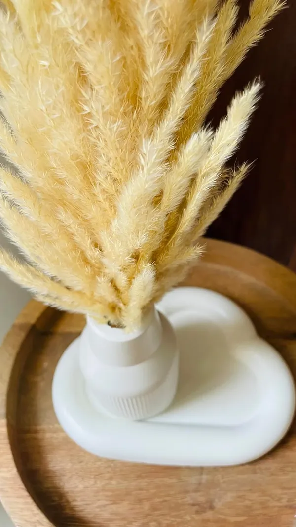 White_Concrete_Cylindrical_Striped_Vase_Combo_Offer_|_Jewellery/Makeup/Table_Organizer_I_Home_Decor_Set_I_(Includes_Mino_Cloud_Tray,_Cylindrical_Striped_Vase,_Naturally_Dried_Pampas_Grass)