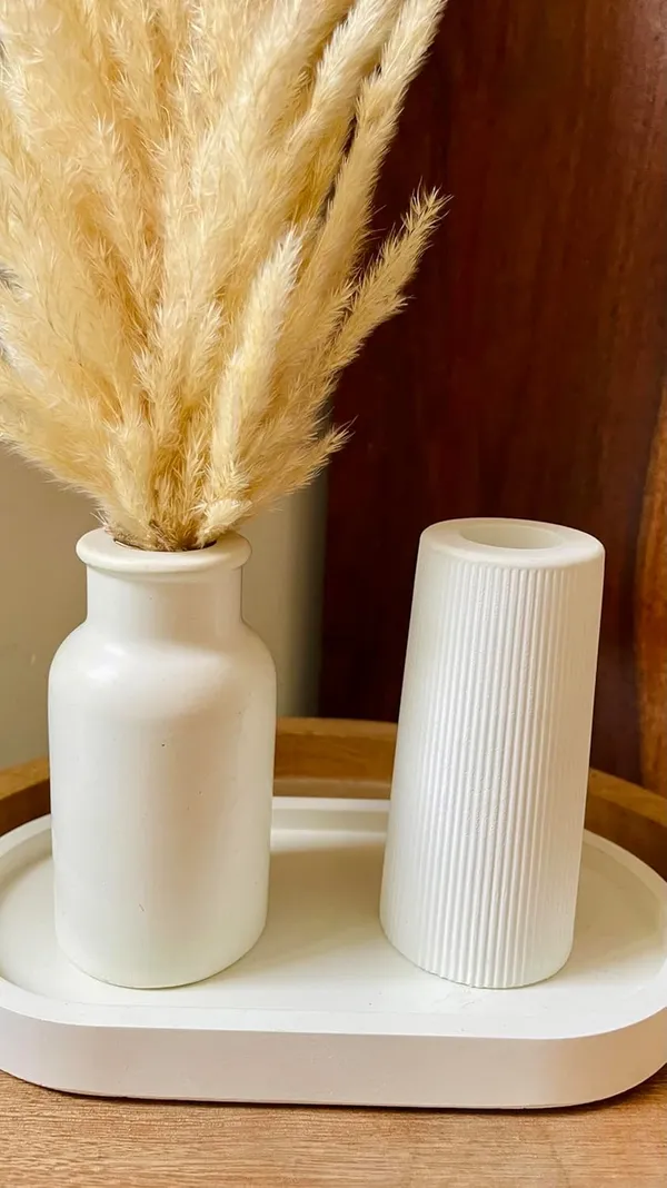 White_Concrete_Vase_Combo_Offer_(Includes_Oval_Tray,18.8*10,2*2cm)(_Long_Striped_Vase,9*5*4cm)(_Cylindrical_Vase,_9*6*3.5cm)(_Naturally_Dried_Pampas_Grass)