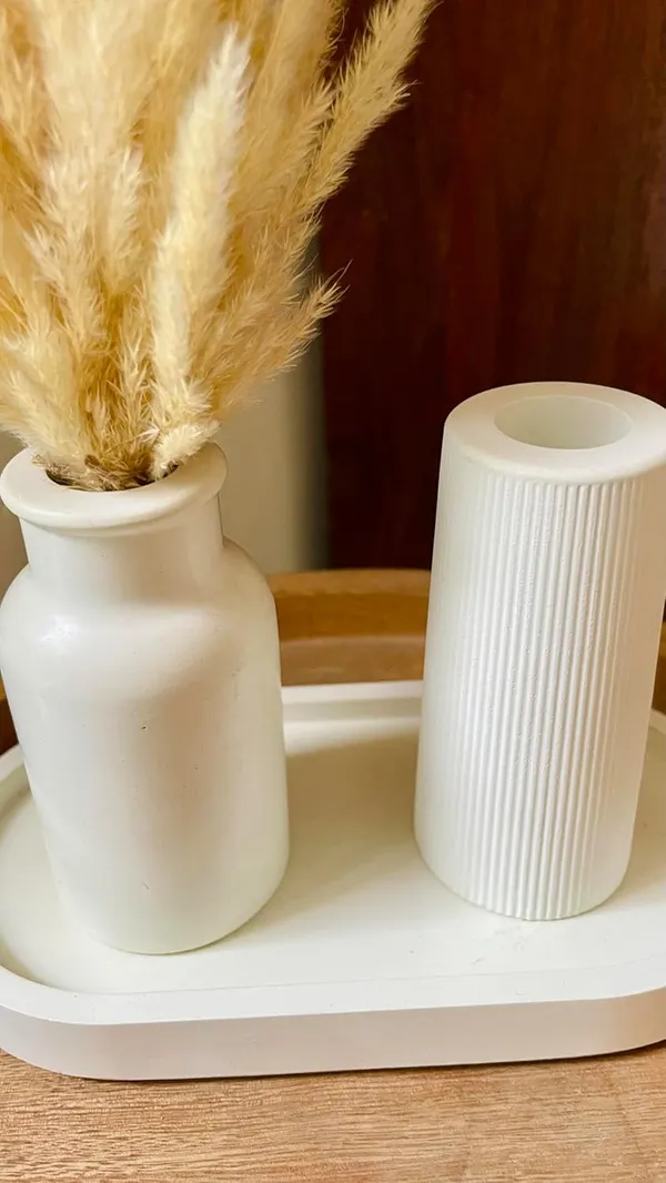 White_Concrete_Vase_Combo_Offer_(Includes_Oval_Tray,18.8*10,2*2cm)(_Long_Striped_Vase,9*5*4cm)(_Cylindrical_Vase,_9*6*3.5cm)(_Naturally_Dried_Pampas_Grass)