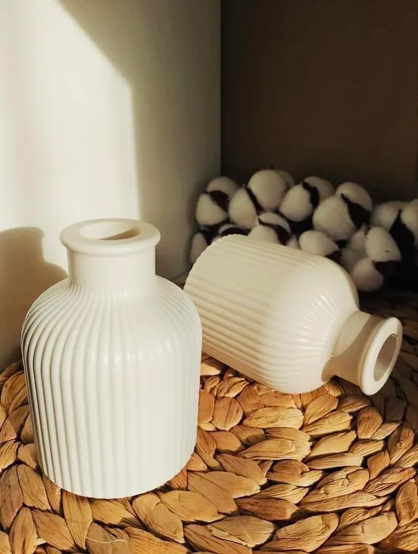 White_Concrete_Striped_Vase_|_Reed_Diffuser_&_Flower_Vase_For_Home_Decoration_|_Aesthetic/Minimalist_Home_Decor_[9.5_X_6.5Cm]