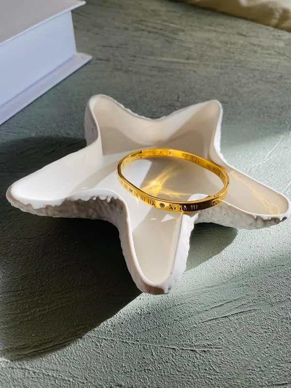 White_Starfish_Shaped_Jewellery_Tray_|_Concrete_|_|_13.5×13Cm_|_Handmade_|_Marble-Like_Finish_|_Waterproof_|_Coastal_Decor