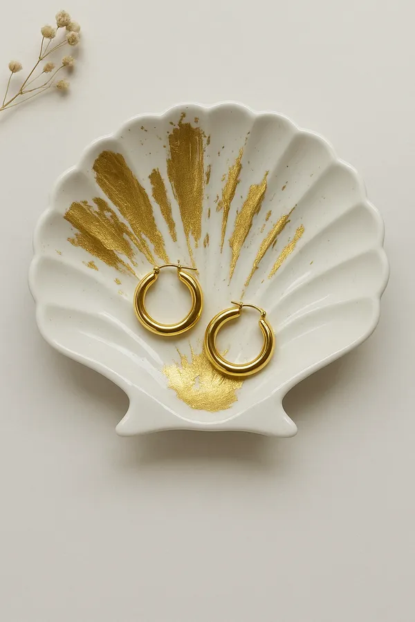 Gold_Foil_Handmade_Concrete_Shell_Trinket_Tray_|_Jewellery/Makeup/Table_Organizer_|_Home_Decor_|_Candle_Tray_|_Multipurpose_(9.5×9.5Cm)