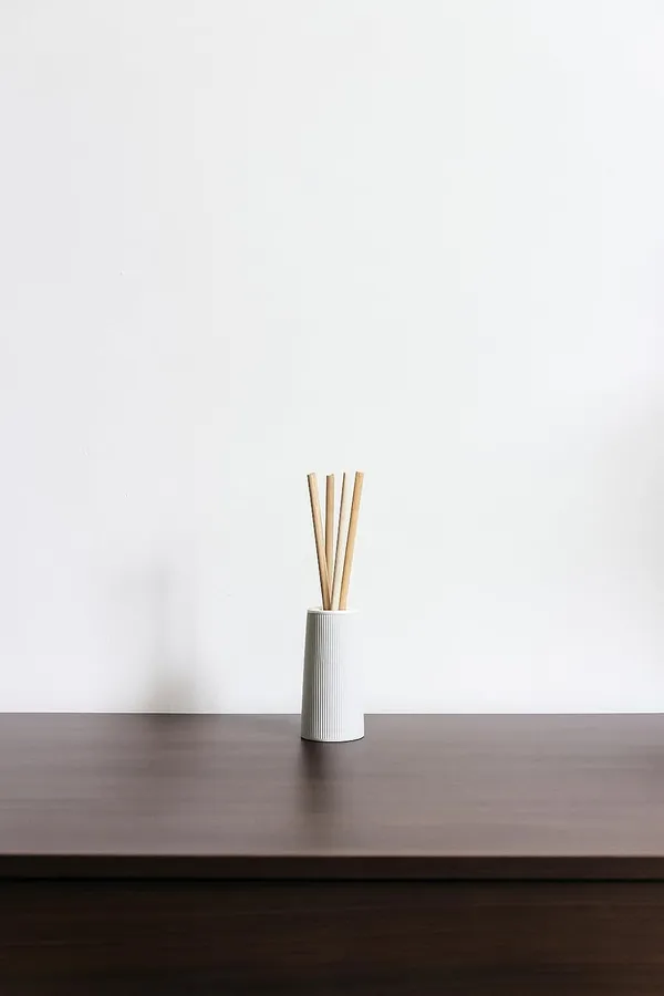 White_Long_Striped_Vase|_Reed_Diffuser_|_Flower_Vase_For_Home_Decoration_|_Aesthetic/Minimalist_Home_Decor_(9X5X4Cm)