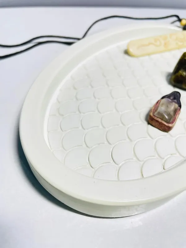 White_Concrete_Fish_Scale_Trinket_Tray_|_Jewellery/Makeup/Table_Organizer_|_Home_Decor_|_Candle_Tray_|_Multipurpose_(20×13×2Cm)
