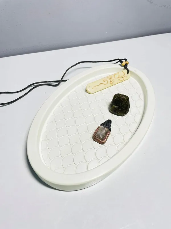 White_Concrete_Fish_Scale_Trinket_Tray_|_Jewellery/Makeup/Table_Organizer_|_Home_Decor_|_Candle_Tray_|_Multipurpose_(20×13×2Cm)