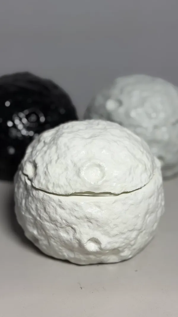TREETRUNK®_Concrete_Moon_jar_with_lid__|_Jewellery/_Makeup/Table_Organizer_I_Home_Decor_I_Multipurpose_(11x10×10cm)_(White)