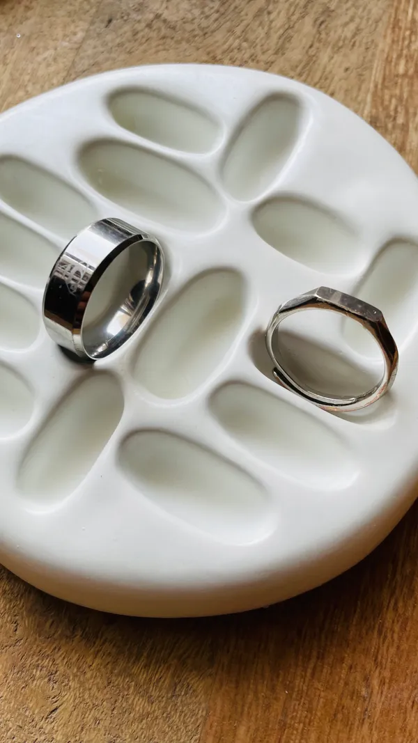 TREETRUNK®_Concrete_Ring_tray_|_Cement_Tray_|_Aesthetic_Tray_|_Minimalist_Decor_|_Trinket_|_Modern_Home_Decor_|_New_Home_Gift_|_Ring_dish_Multipurpose_(13×13×1.8cm)_(White)