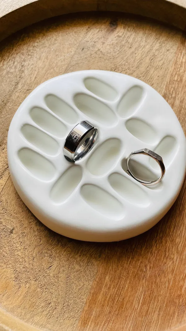 TREETRUNK®_Concrete_Ring_tray_|_Cement_Tray_|_Aesthetic_Tray_|_Minimalist_Decor_|_Trinket_|_Modern_Home_Decor_|_New_Home_Gift_|_Ring_dish_Multipurpose_(13×13×1.8cm)_(White)