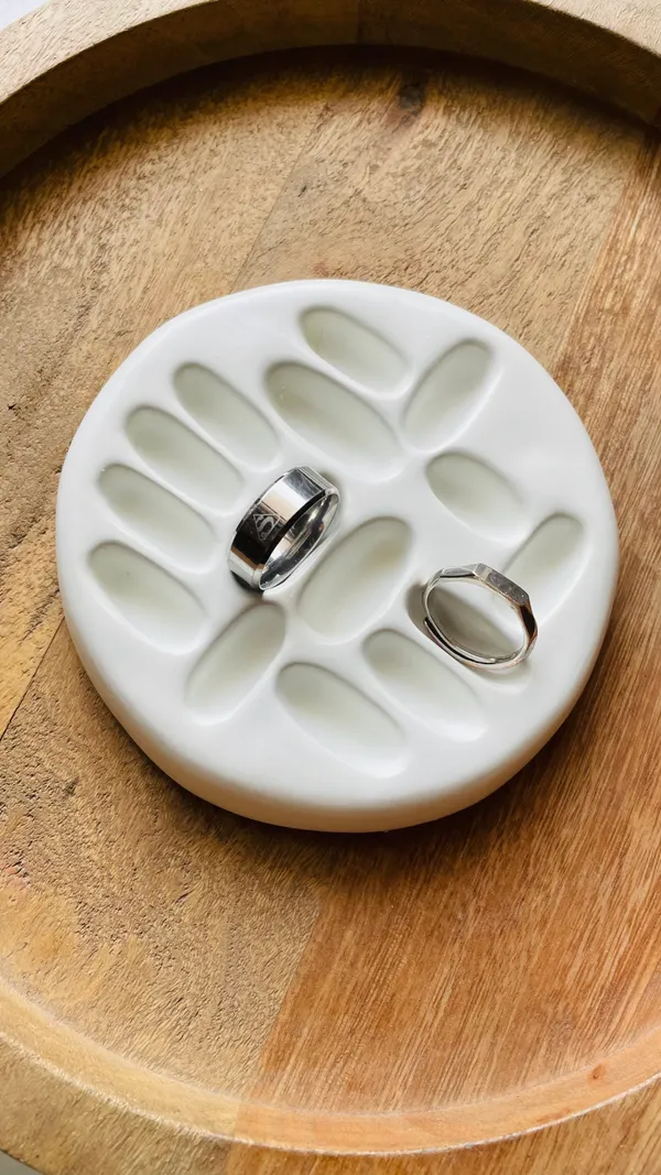 TREETRUNK®_Concrete_Ring_tray_|_Cement_Tray_|_Aesthetic_Tray_|_Minimalist_Decor_|_Trinket_|_Modern_Home_Decor_|_New_Home_Gift_|_Ring_dish_Multipurpose_(13×13×1.8cm)_(White)