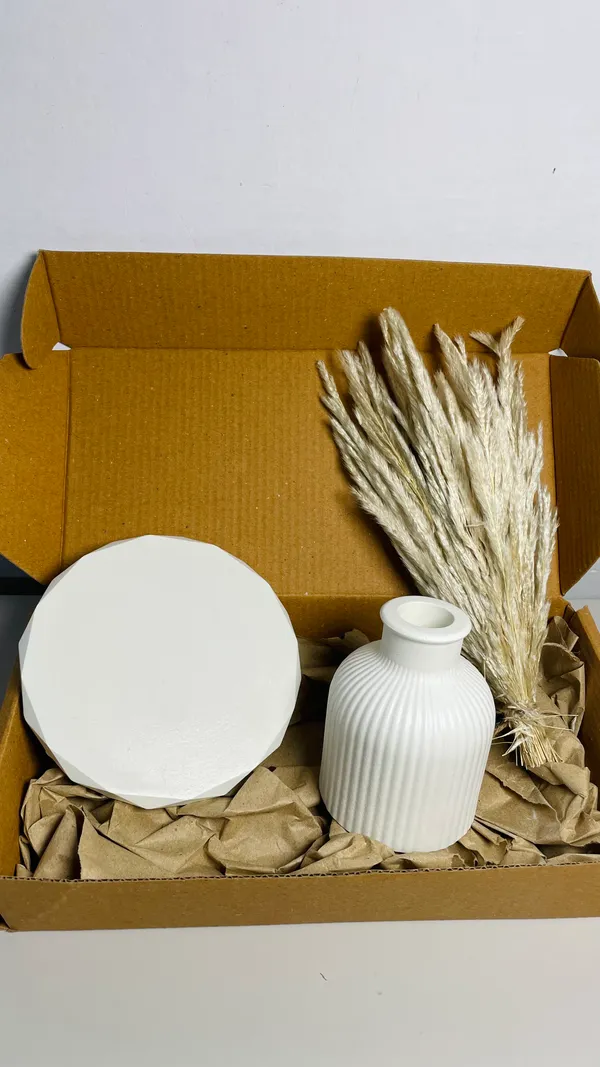 TREETRUNK®_Concrete_Vase_Combo_Offer_5_includes_(_diamond_coaster,_striped_vase,_naturally_dried_pampas_grass)