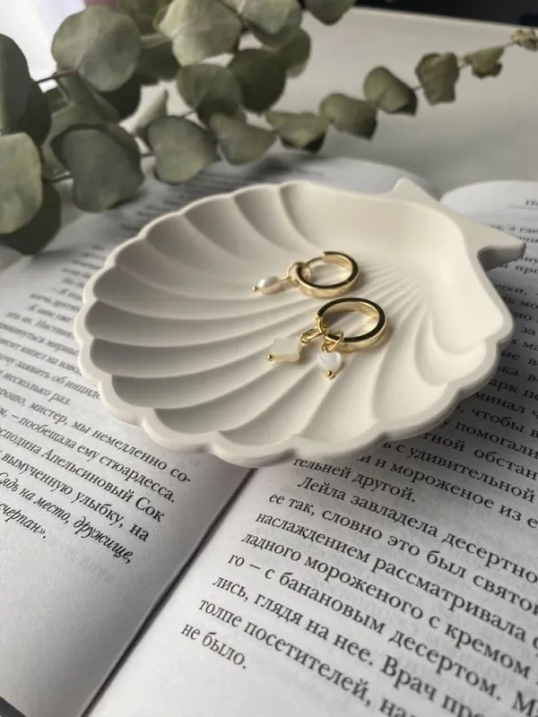 White_Handmade_Concrete_Shell_Trinket_Tray_|_Jewellery/Makeup/Table_Organizer_|_Home_Decor_|_Candle_Tray_|_Multipurpose_(9.5×9.5Cm)