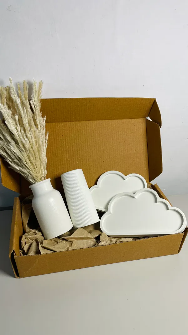 TREETRUNK®_Concrete_Vase_Combo_Offer_1__includes_(2_mini_cloud_tray,_long_striped_vase,_cylindrical_vase,_naturally_dried_pampas_grass)