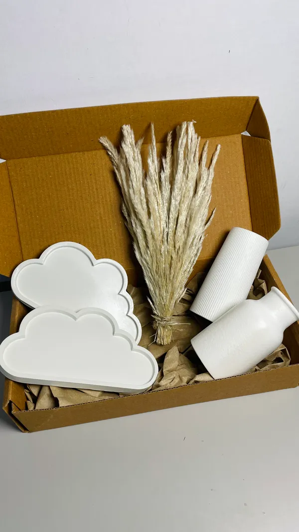 TREETRUNK®_Concrete_Vase_Combo_Offer_1__includes_(2_mini_cloud_tray,_long_striped_vase,_cylindrical_vase,_naturally_dried_pampas_grass)