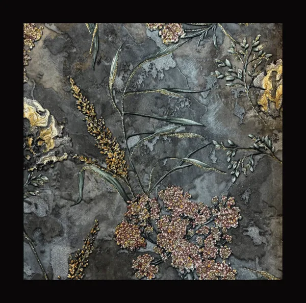 Pink_And_Gold_Botanical_Wallpaper_On_A_Grey_Background_For_A_Vintage-Inspired,_Elegant_Statement_Wall_Wallpaper