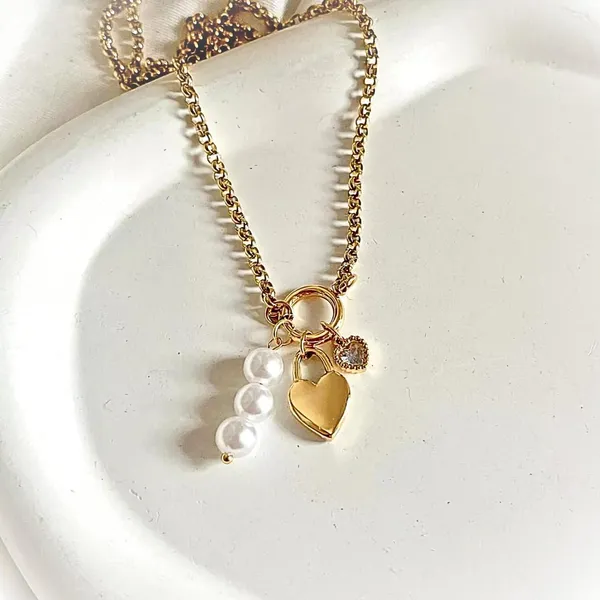 Gold_Plated_Pendant_Necklace_For_Women