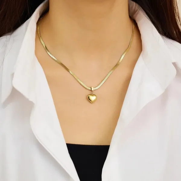 Gold_Plated_Pendant_Necklace_For_Women