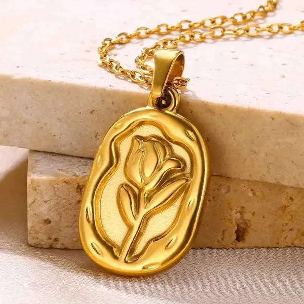 Gold_Plated_Pendant_Necklace_For_Women