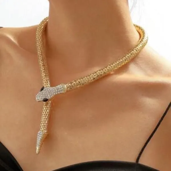 Gold_Plated_Pendant_Necklace_For_Women