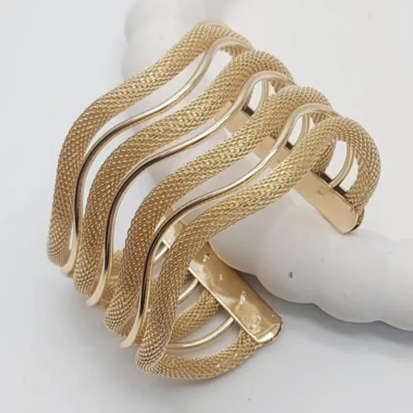Gold_Plated_Bangle_Bracelet