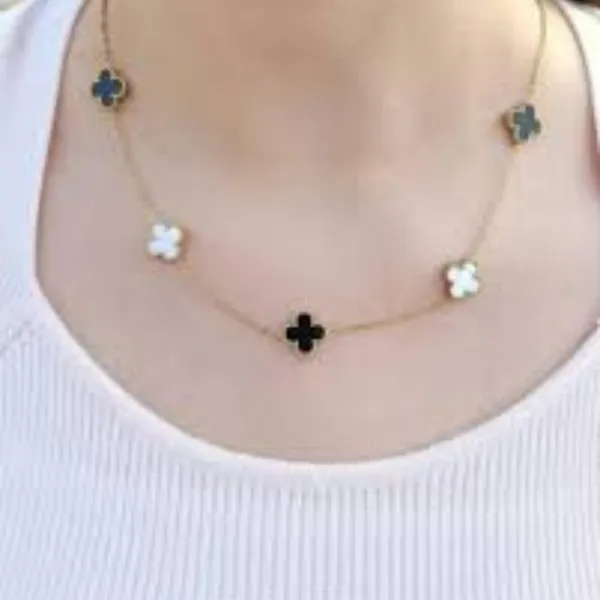 Gold_Plated_Pendant_Necklace_For_Women