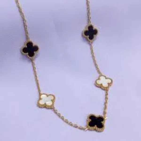 Gold_Plated_Pendant_Necklace_For_Women