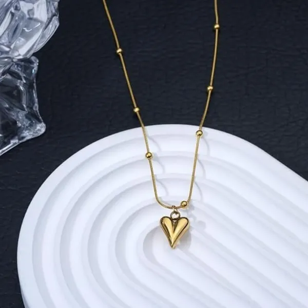 Gold_Plated_Pendant_Necklace_For_Women