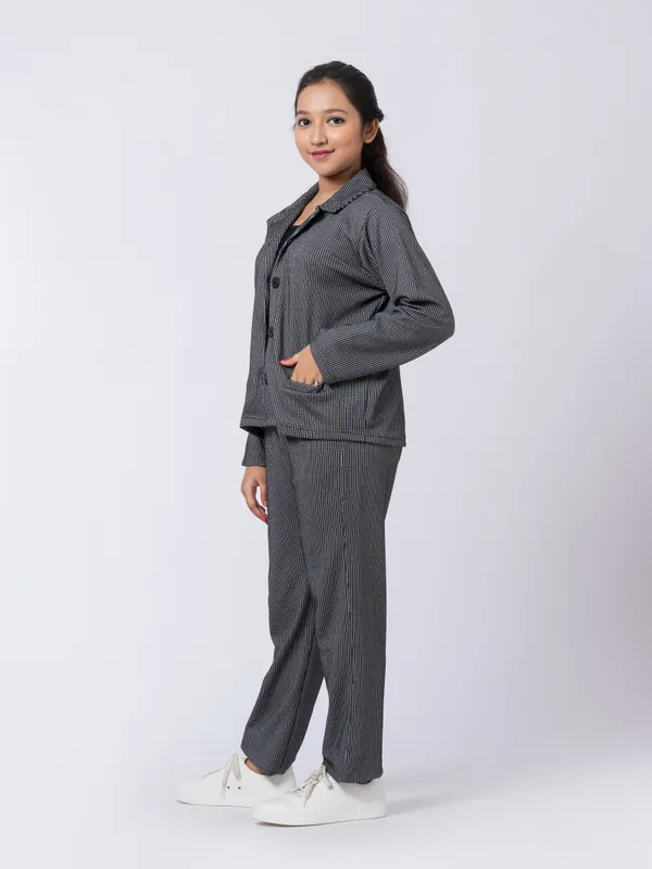 Black_small_chgecks_ponte_coord_sets,black