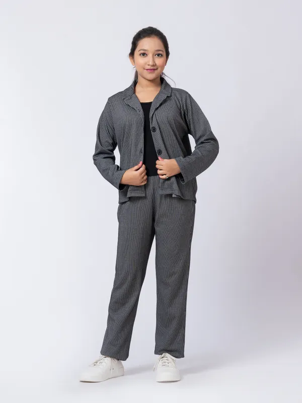 Black_small_chgecks_ponte_coord_sets,black