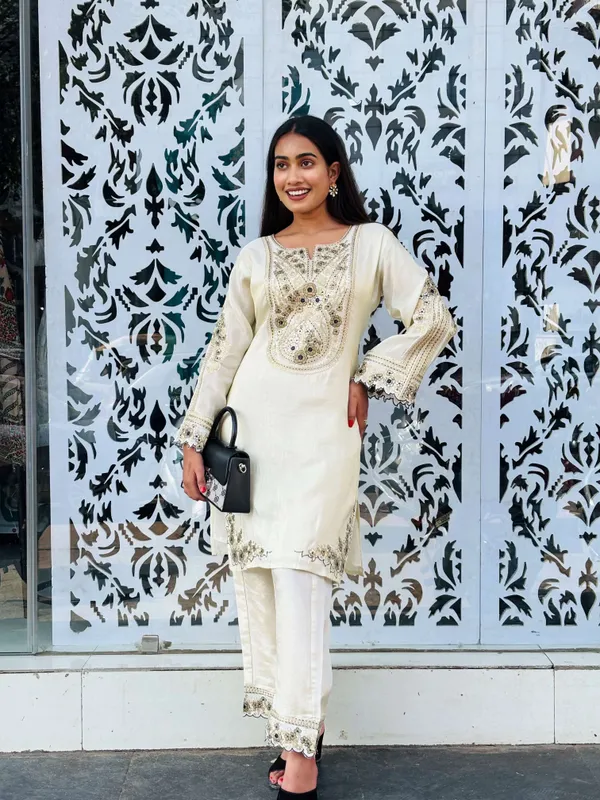 White_Soft_Silk_Blend_Kurti_Set_For_Women
