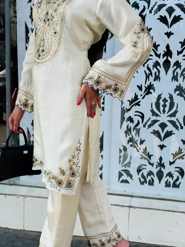 White_Soft_Silk_Blend_Kurti_Set_For_Women