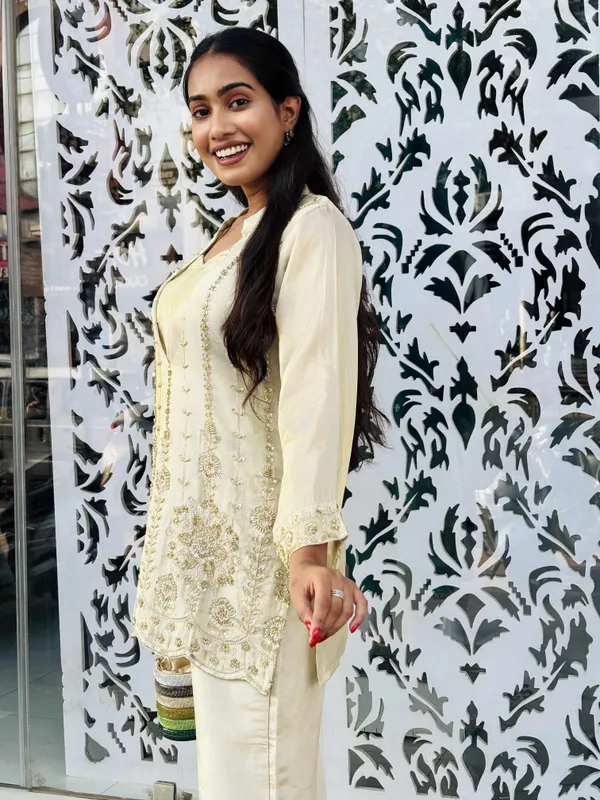 White_Silk_Kurti_Set_For_Women