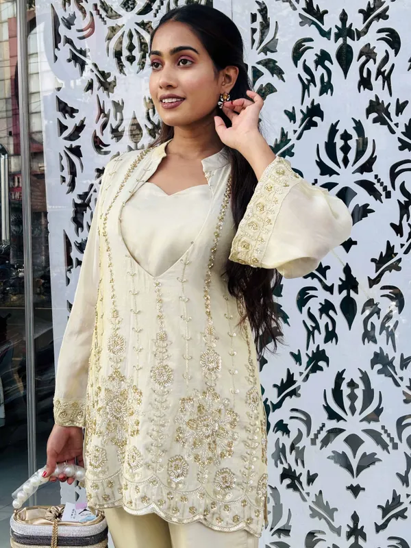 White_Silk_Kurti_Set_For_Women