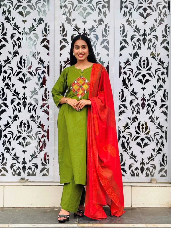 Olive_Green_Cotton_Kurti_Set_For_Women