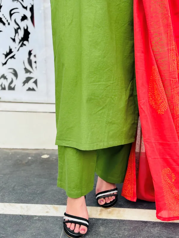 Olive_Green_Cotton_Kurti_Set_For_Women
