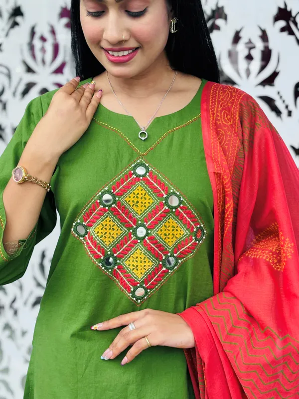 Olive_Green_Cotton_Kurti_Set_For_Women