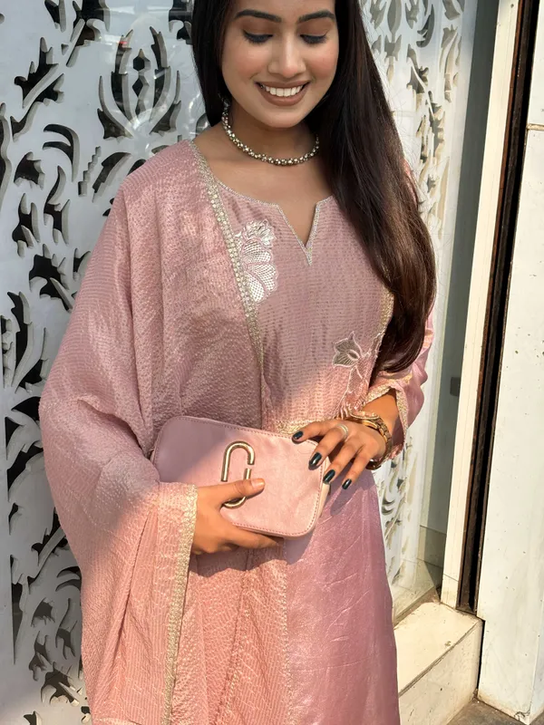 soft_mauve–blush_kurta_set_with_matching_dupatta