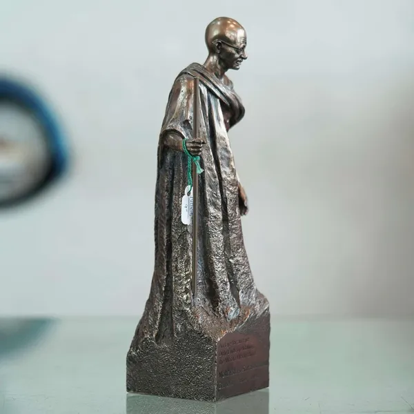 Bronze_Finish_Father_of_The_Nation_Gandhi_Ji_Decorative_Statue_Polyresin_Gold