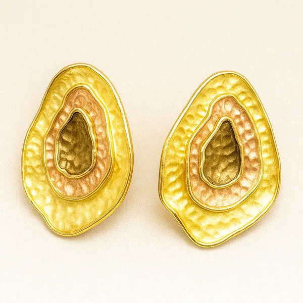Golden_Party_Pebble_Pendant_With_Earring_set__For_Women