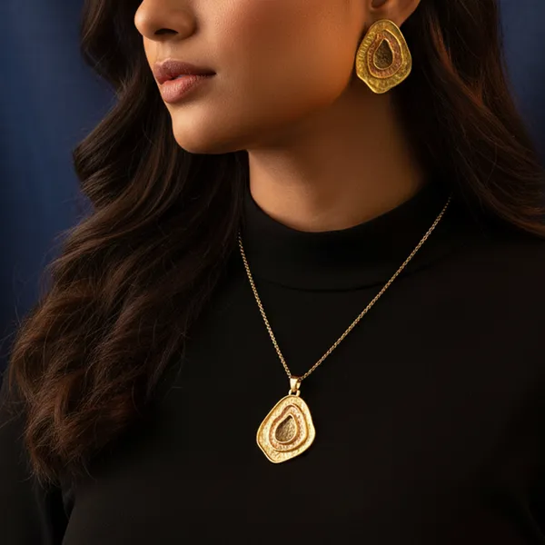Golden_Party_Pebble_Pendant_With_Earring_set__For_Women